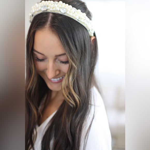 BRIDAL - AGNÈS Statement Pearls & Jewels Headband - Picture 2 of 5